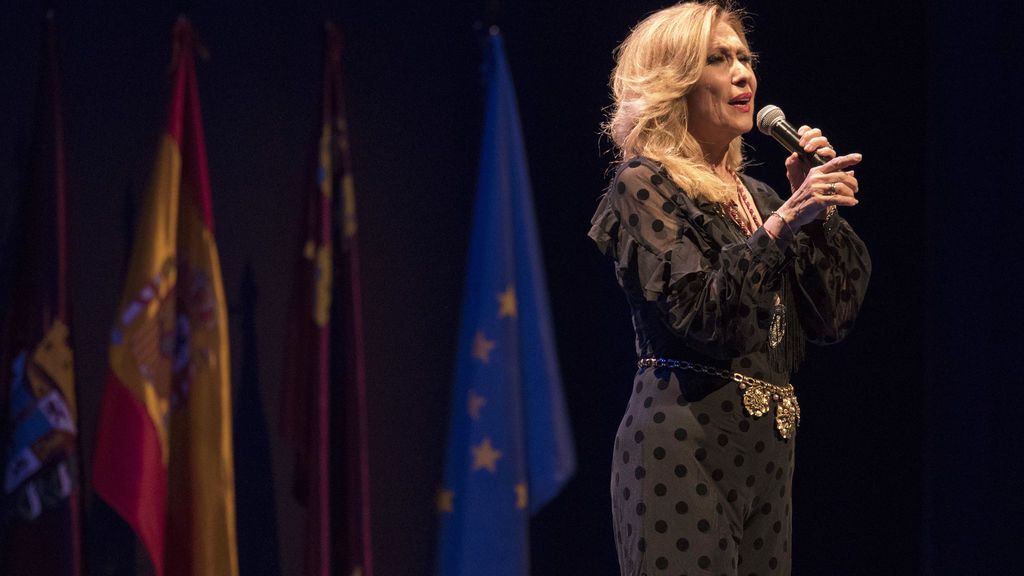 Rosa Benito deleitó a los presentes con un número musical