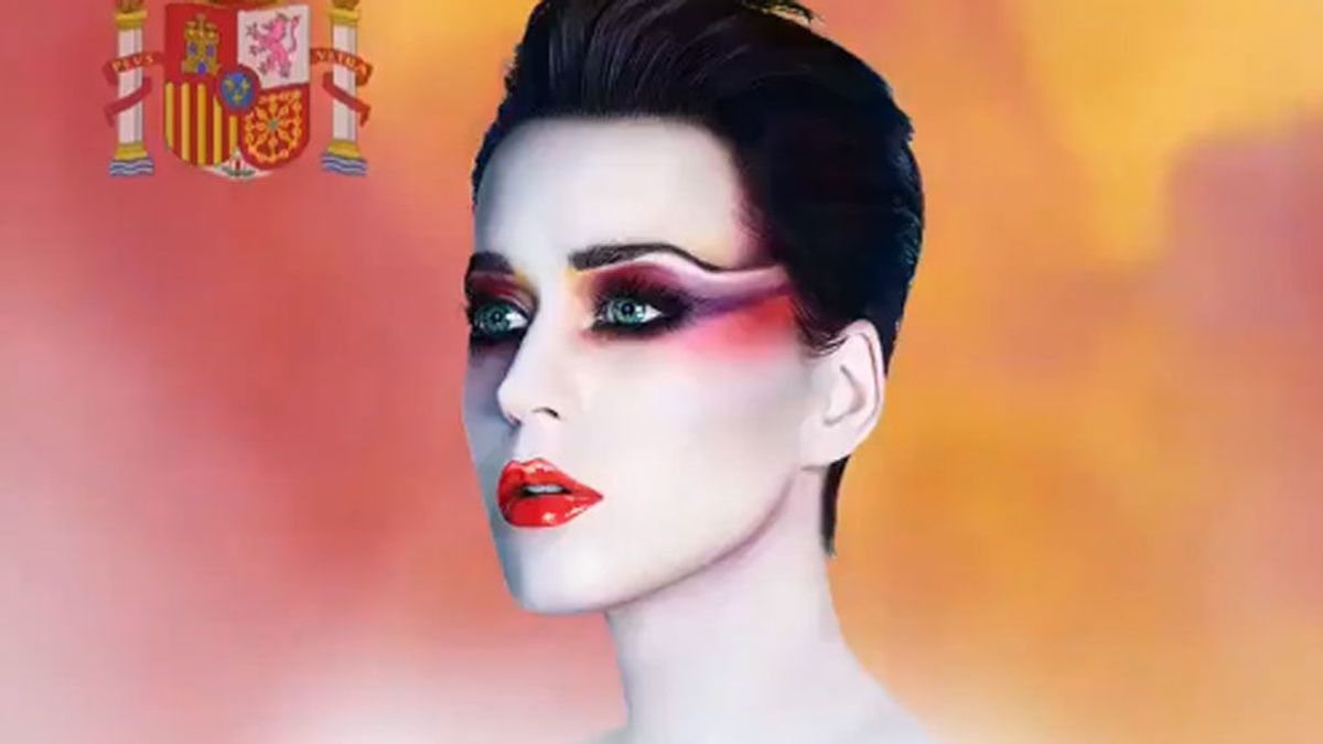 Katy Perry anuncia su concierto en Barcelona con una bandera de España y la lía