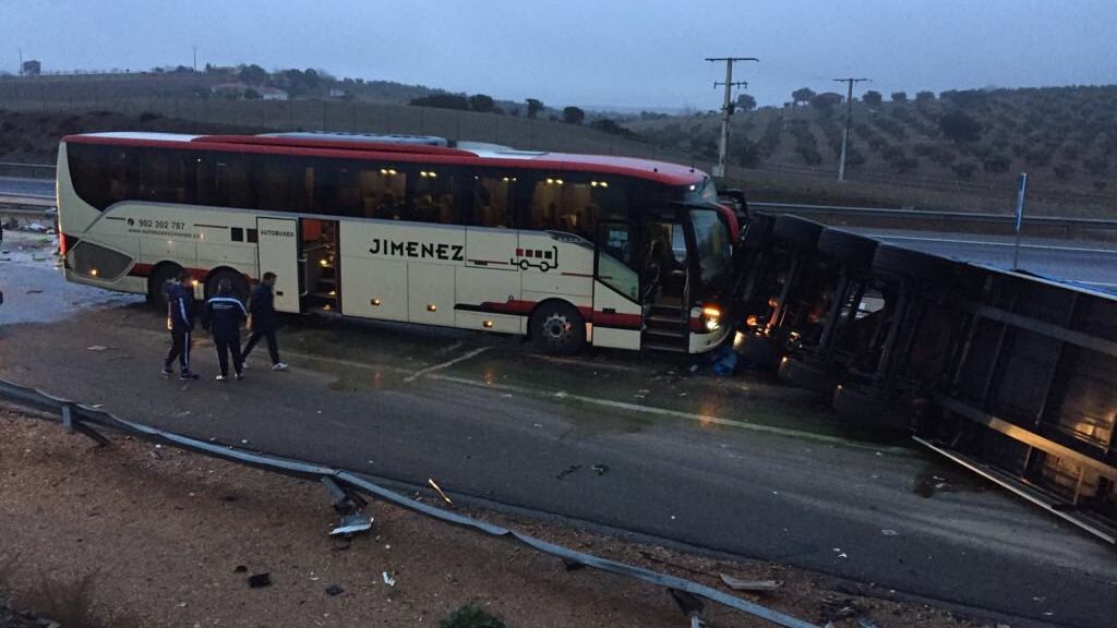 El autobús del Río Renovables sufre un accidente cuando viajaba a Jaén para jugar la Copa del Rey de fútbol sala