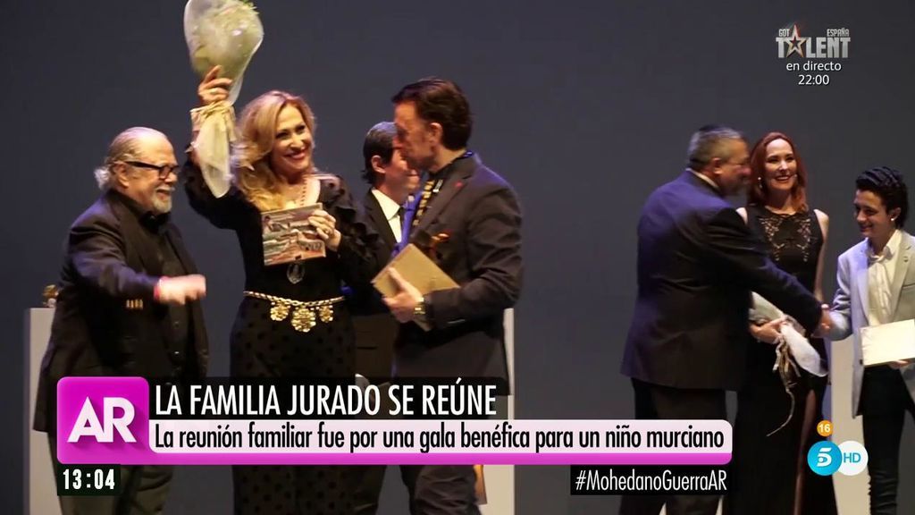 Abrazos y sonrisas, en la reunión familiar de los Jurado: Gloria Camila, Chayo, Ortega Cano y Rosa Benito Abrazos y sonrisas, en la reunión familiar de los Jurado: Gloria Camila, Chayo, Ortega Cano y Rosa Benito