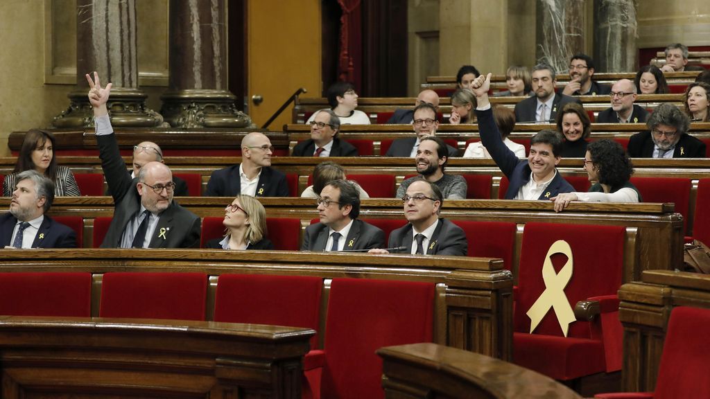 El Parlament legitima a Puigdemont pero evita ratificar la declaración de independencia