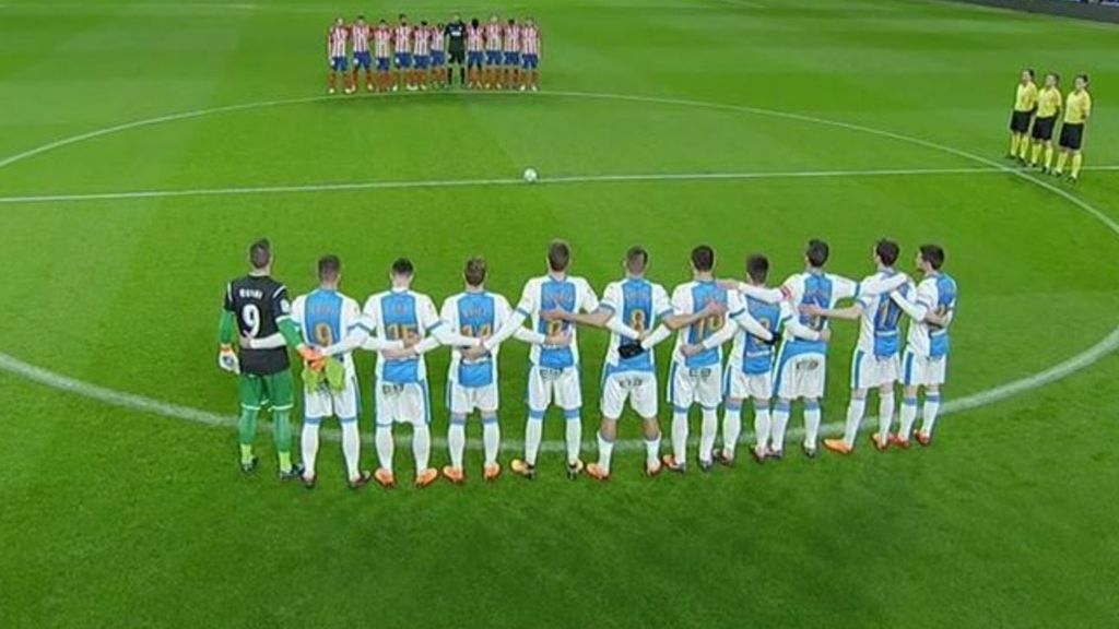 'Pichu' Cuéllar homenajea a Quini luciendo el dorsal '9' antes del Atlético-Leganés