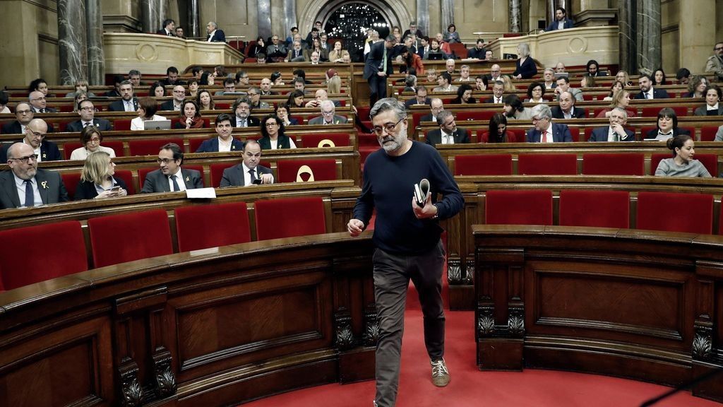 Tenso pleno en el Parlament donde Puigdemont sigue siendo al única propuesta