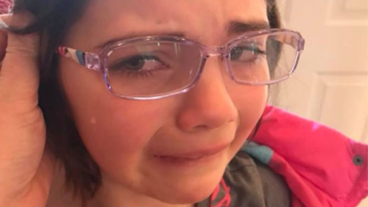 Publica una foto de su hija llorando para denunciar el acoso que sufre
