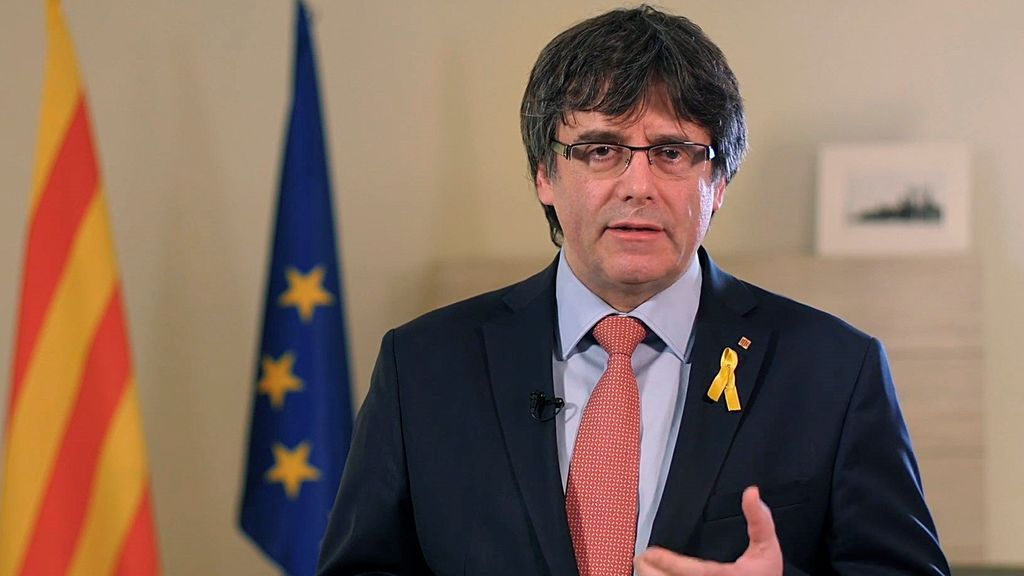 Puigdemont renuncia en favor de Sànchez: internacionalizará la causa catalana