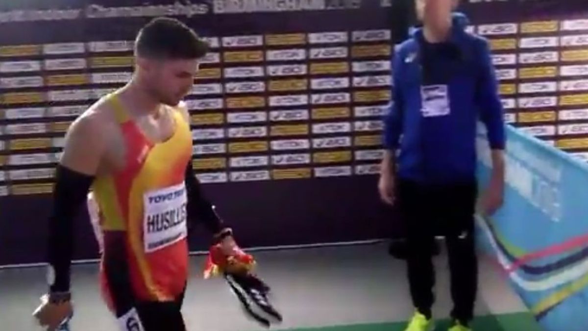 Husillos gana el oro en el Mundial y se entera en zona mixta de que ha sido descalificado Husillos gana el oro en el Mundial y se entera en zona mixta de que ha sido descalificado
