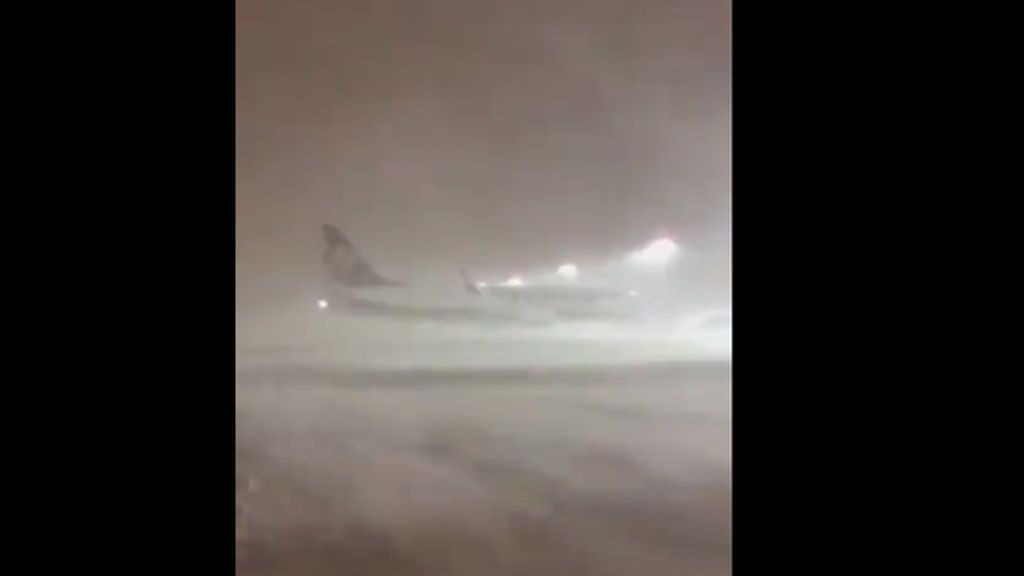 Así azota la tormenta Emma el aeropuerto de Dublín