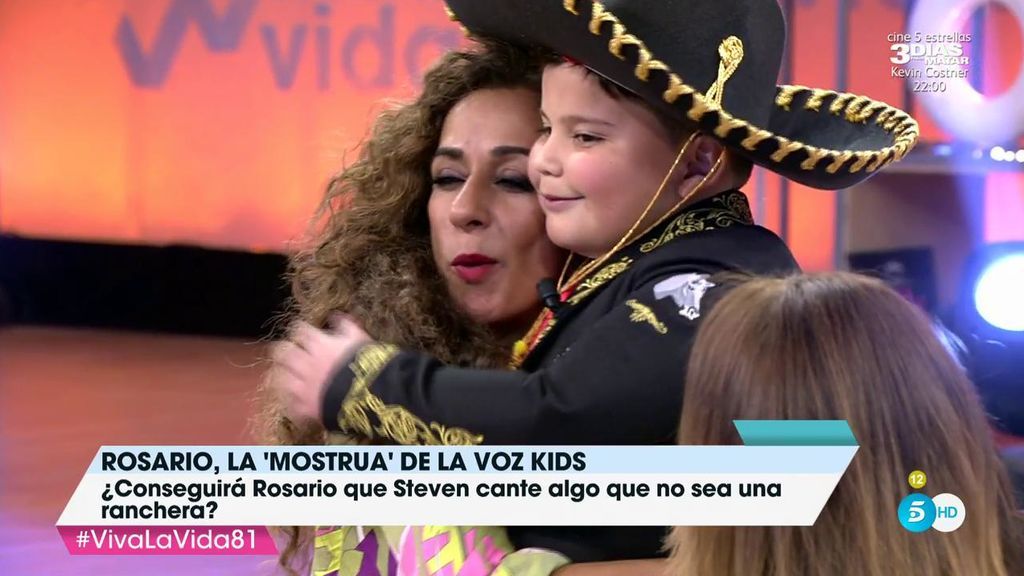 Steven de 'La Voz Kids' sorprende en directo a Rosario vestido de Mariachi