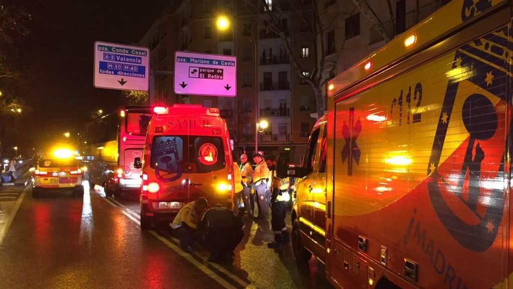 Un hombre de 37 años en estado grave tras ser atropellado por un autobús en Madrid