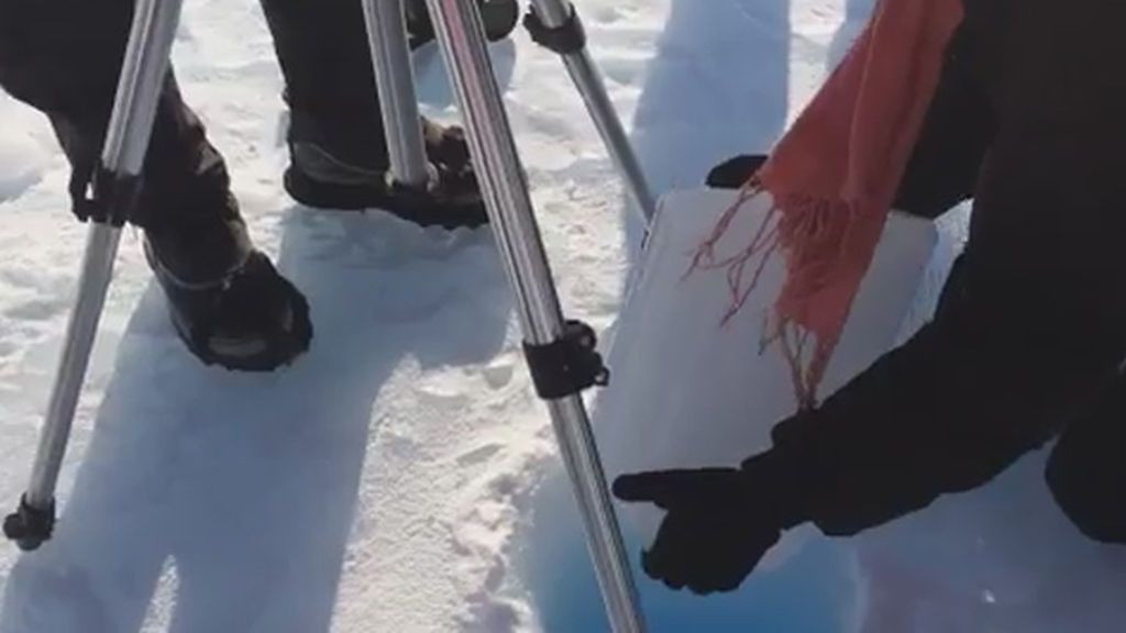 Así de es el sonido que produce el hielo al caer en un profundo pozo glacial