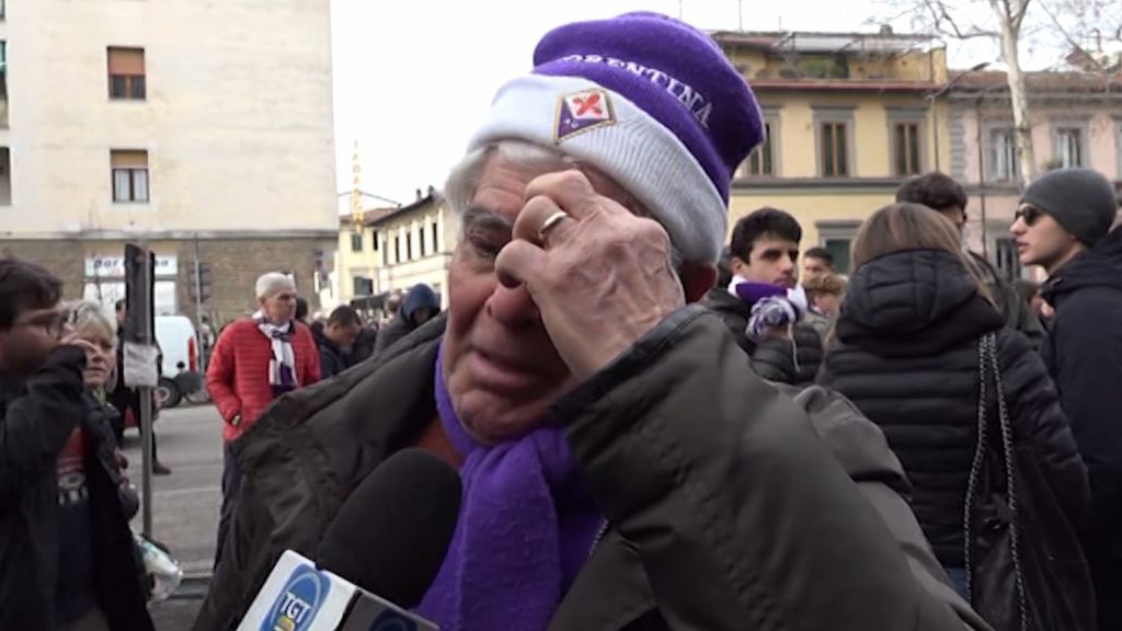 El dolor y las lágrimas de los aficionados de la Fiorentina tras la muerte de Davide Astori