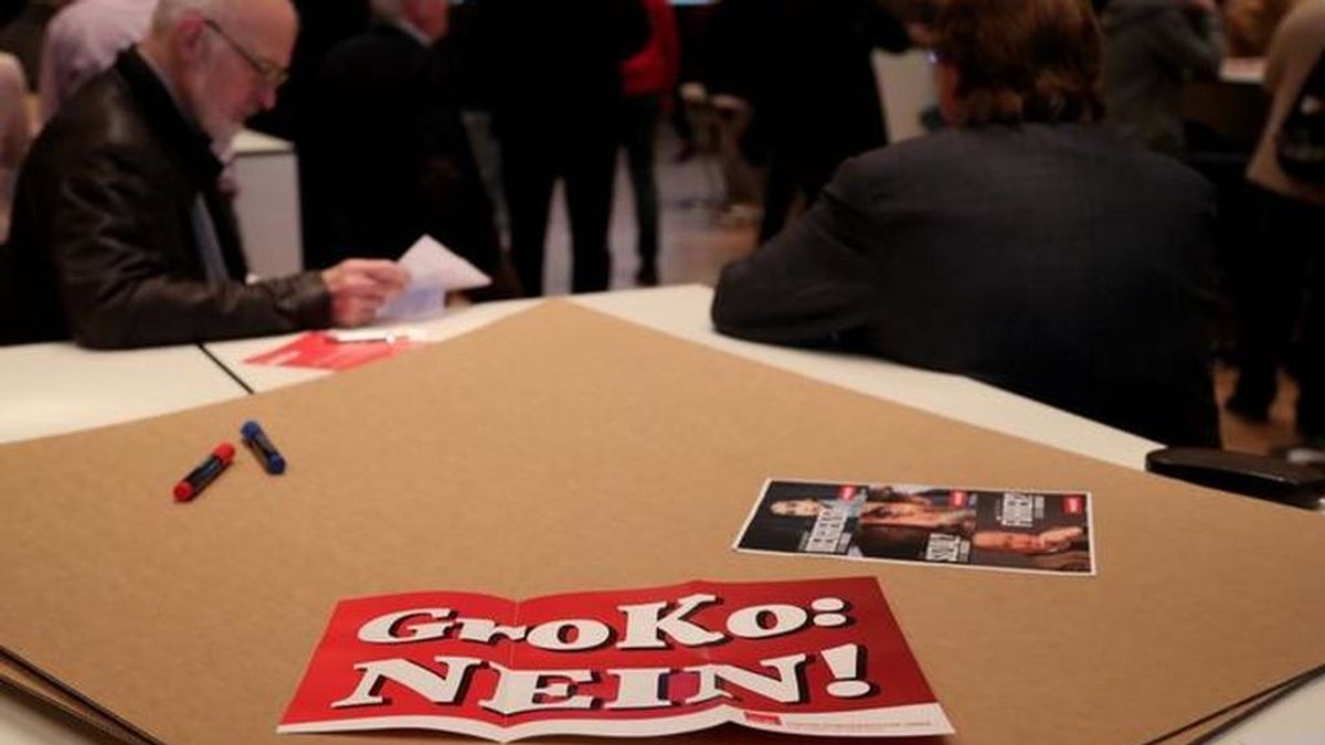 Las bases del SPD aprueban el retorno a una gran coalición con Angela Merkel