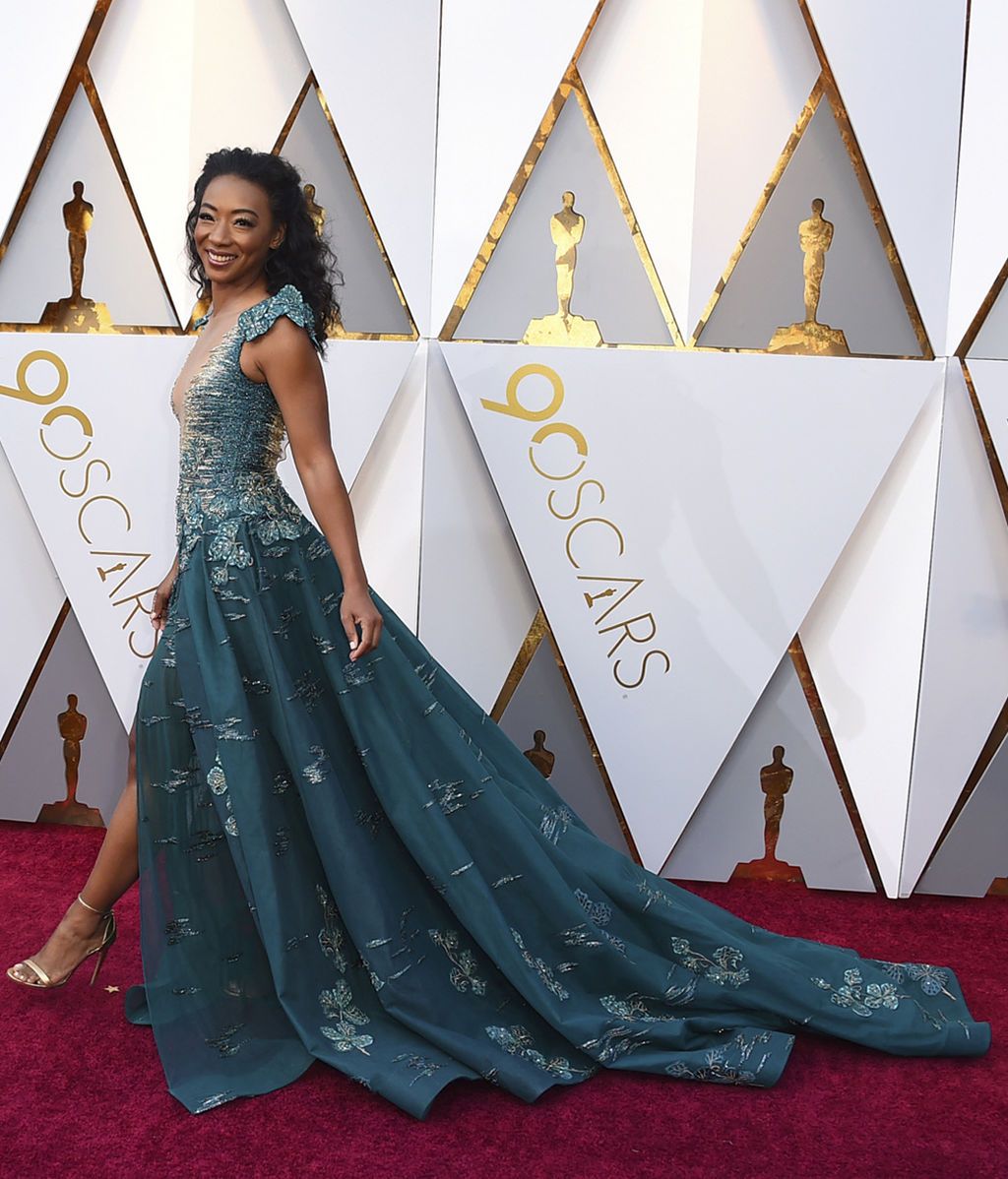 Betty Gabriel con vestido de Tony Ward Couture