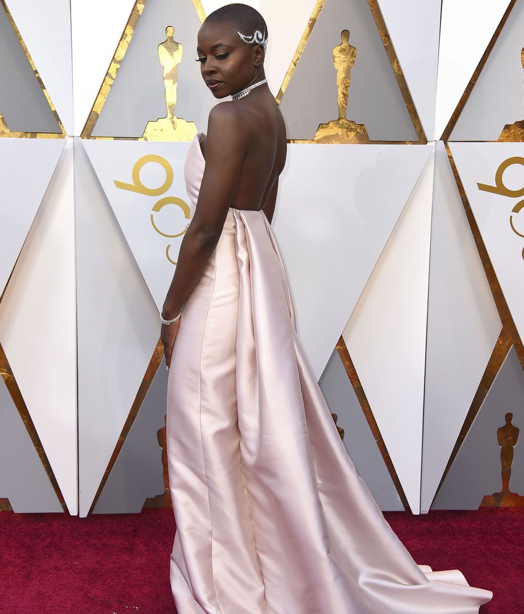 Danai Gurira con vestido de Gabriela Hearst