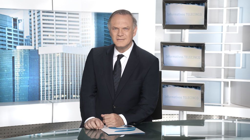 Pedro Piqueras presenta 'Informativos Telecinco 21.00'.