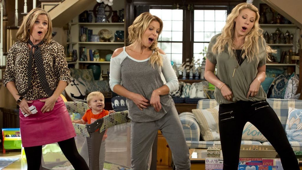 Candace Cameron Bure, Andrea Barber y Jodie Sweetin interpretan a D.J. Tanner-Fuller, Kimmy Gibbler y Stephanie Tanner en 'Madres forzosas'.