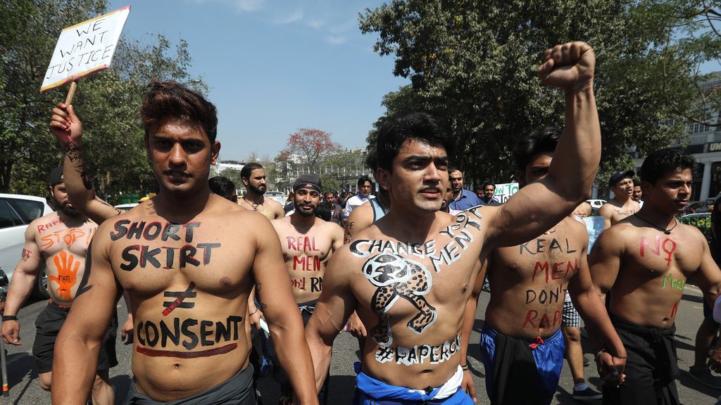 Simpatizantes del movimiento Rape Roko (Parad las Violaciones) se manifiestan en Nueva Delhi, India