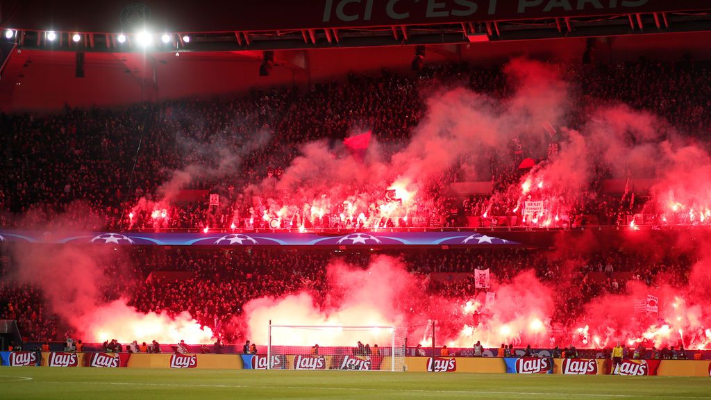 La vergüenza de los ultras: el árbitro para unos minutos el PSG-Real Madrid por las bengalas de los radicales