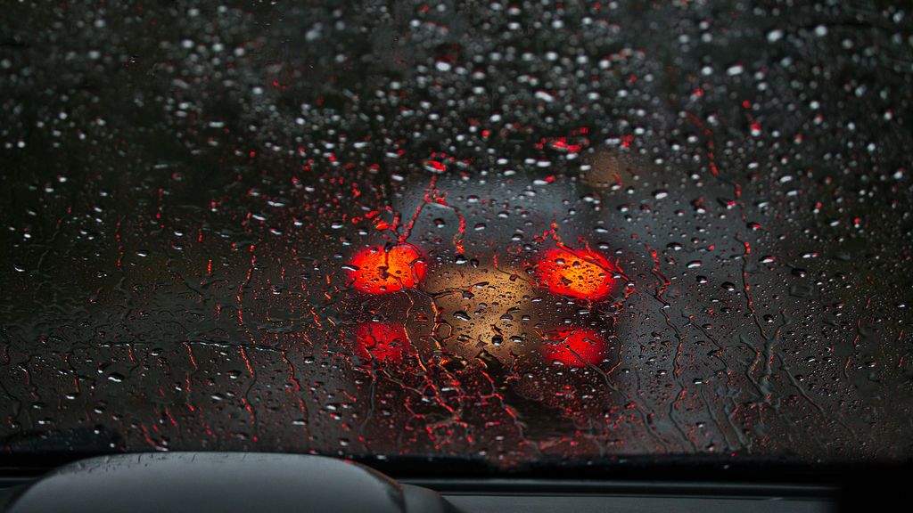 Cómo conducir con lluvia intensa