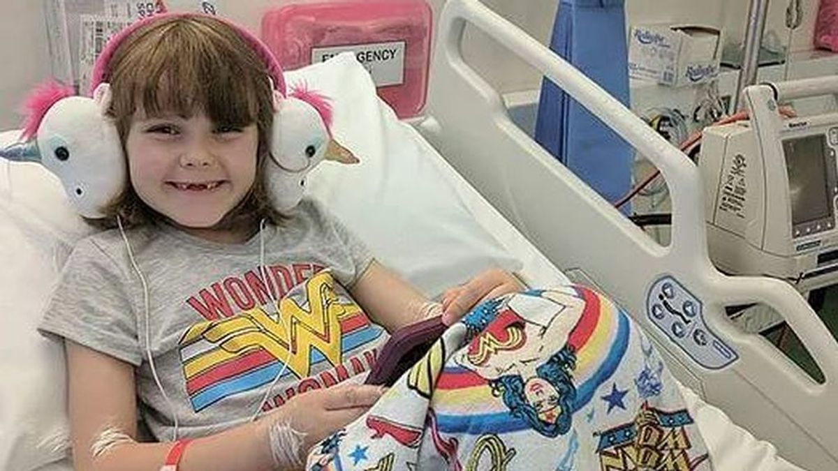 Una niña de seis años se somete a una cirugía robótica para salvar su vida