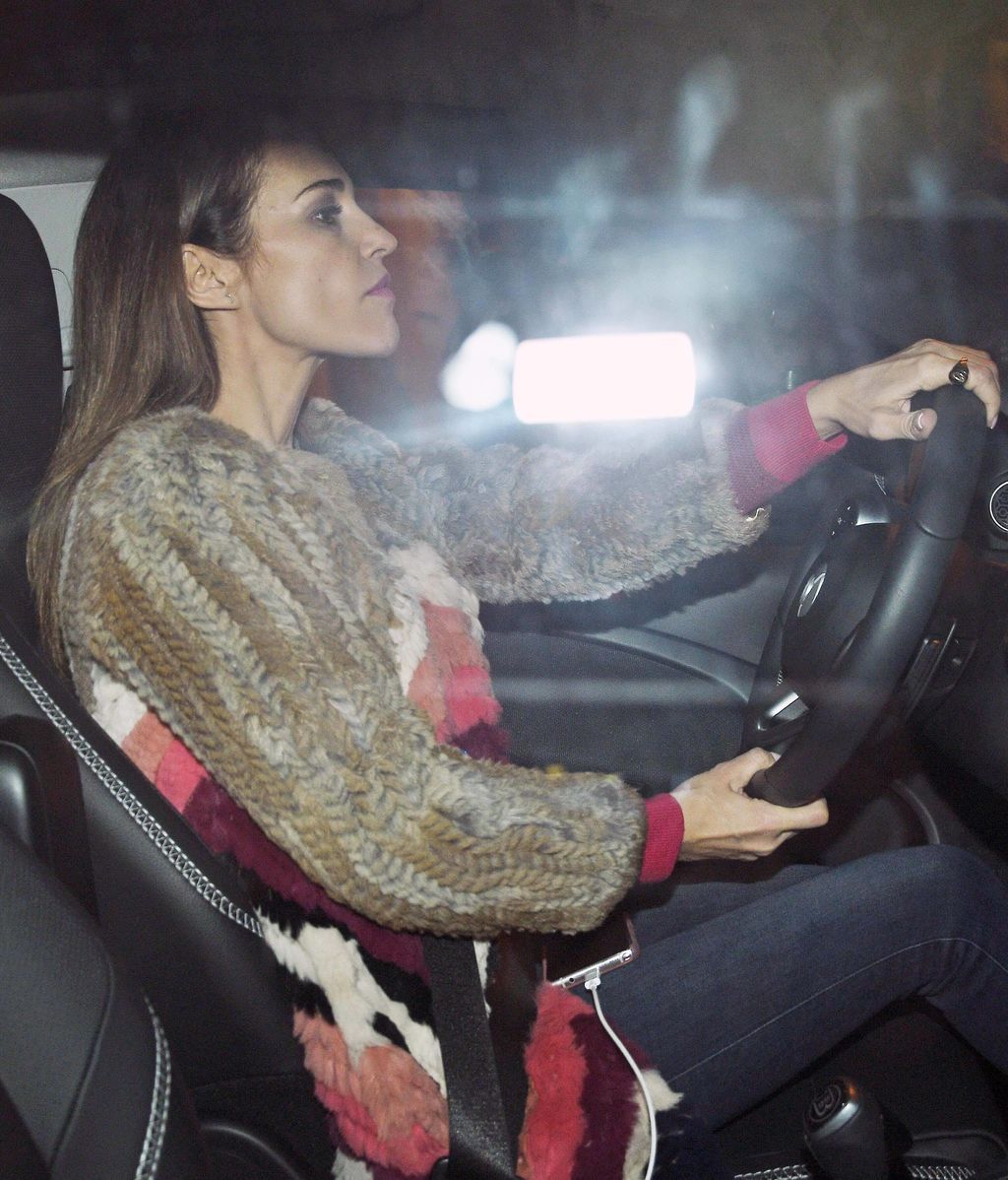 Las caras de pocos amigos de Paula Echevarría y Miguel Torres al toparse con la prensa tras su cita