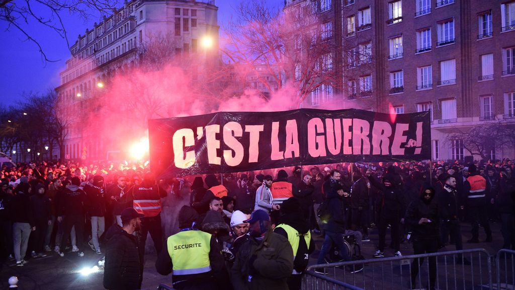Los ultras del PSG intentaron molestar al Real Madrid en el hotel: así fue una noche de bengalas y petardos en París