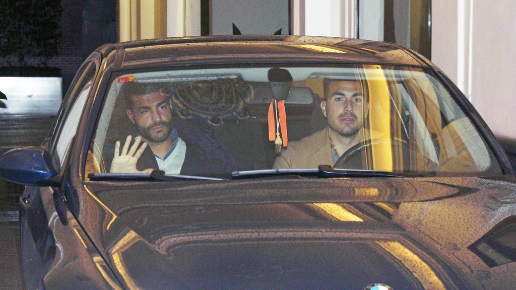 Las caras de pocos amigos de Paula Echevarría y Miguel Torres al toparse con la prensa tras su cita