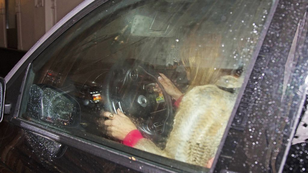Las caras de pocos amigos de Paula Echevarría y Miguel Torres al toparse con la prensa tras su cita
