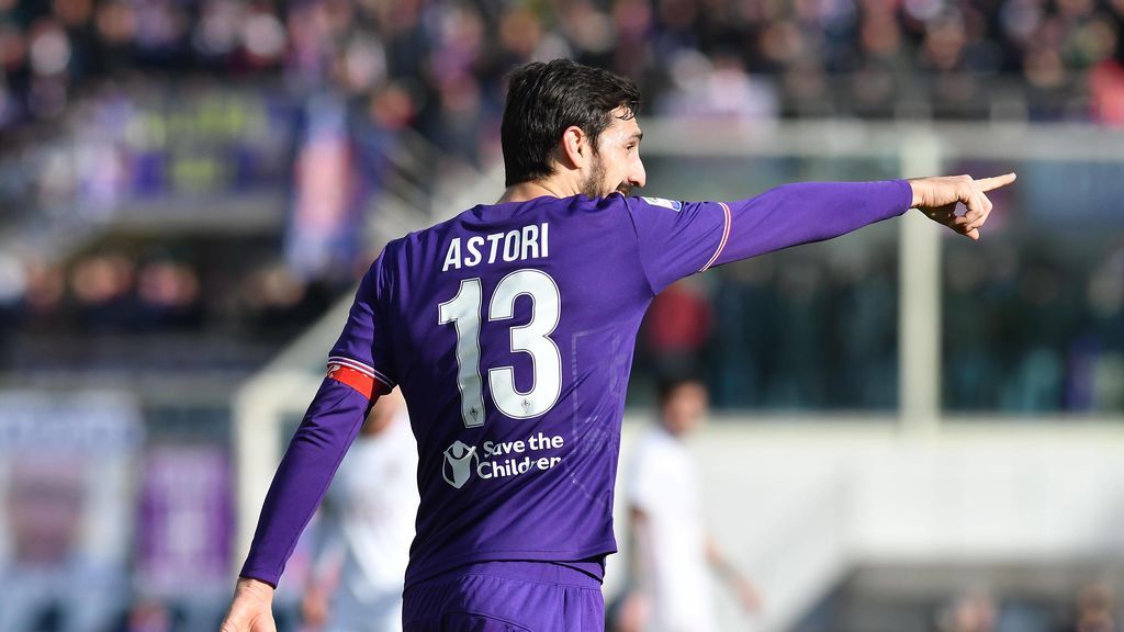 La Fiorentina y el Cagliari retirarán el número '13' en memoria de Davide Astori