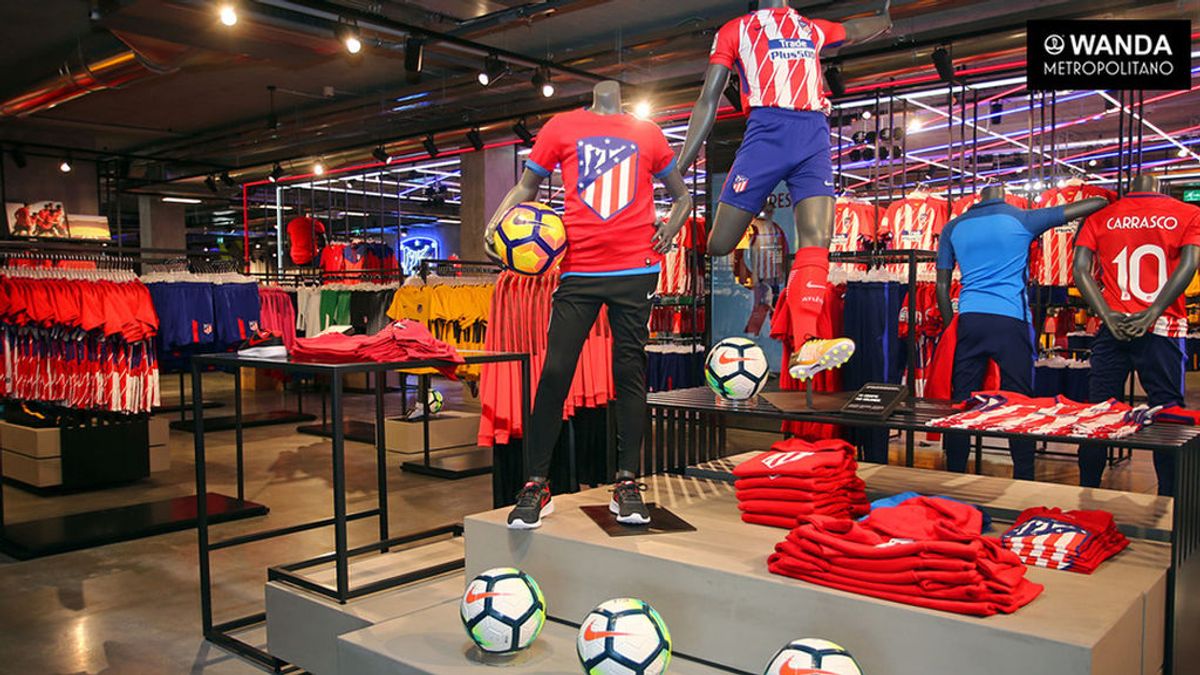 Varios encapuchados desvalijan la tienda oficial del Atlético de Madrid en el Metropolitano tras un espectacular alunizaje