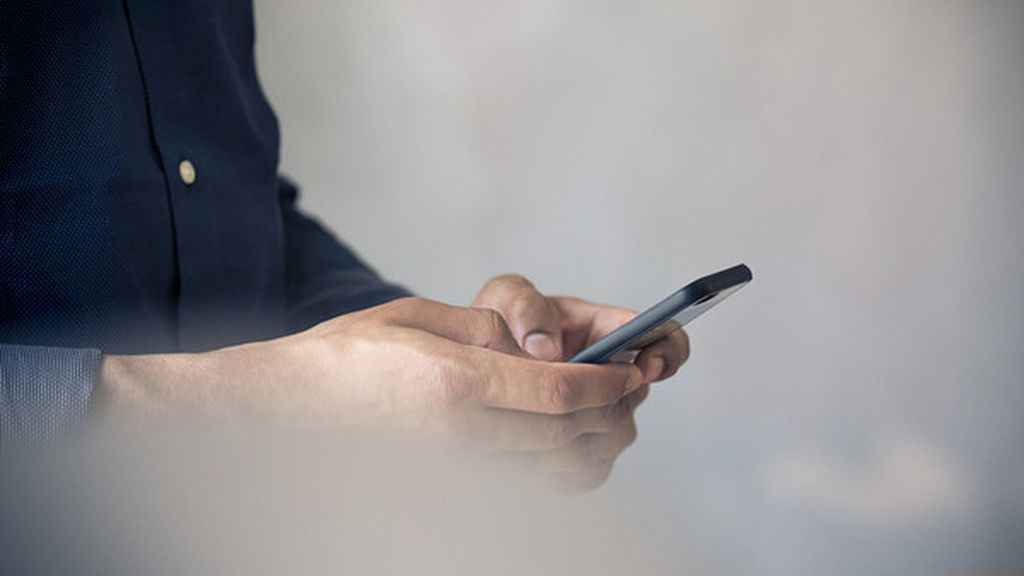 Un carnicero corta la mano de su hijo por "no parar de ver pornografía"