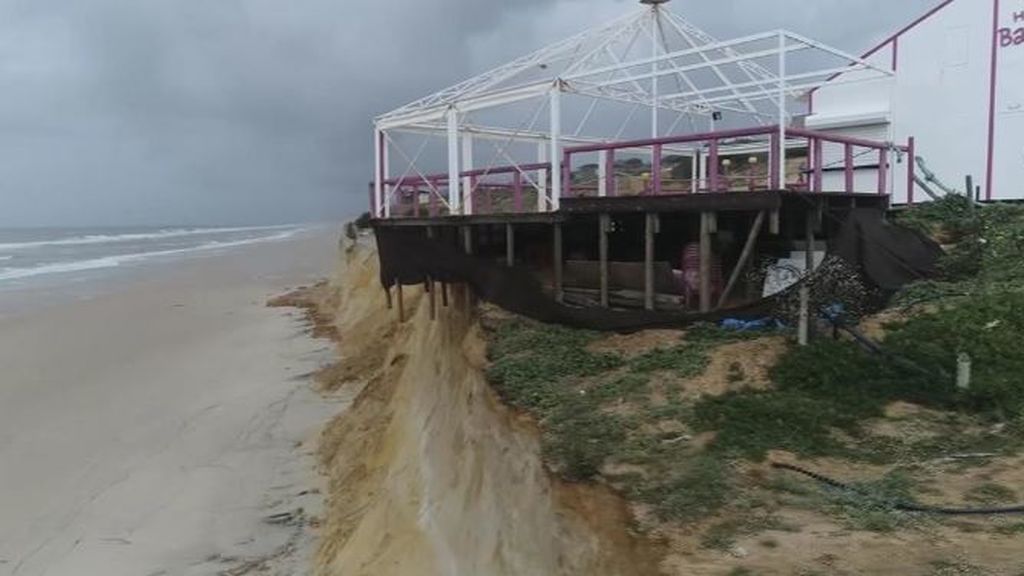 El temporal en la costa de Huelva y Cádiz provoca daños millonarios