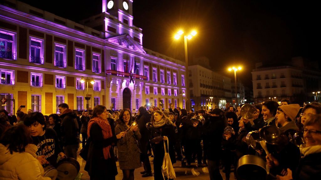 La huelga feminista comienza en la Puerta de Sol con una cacerolada