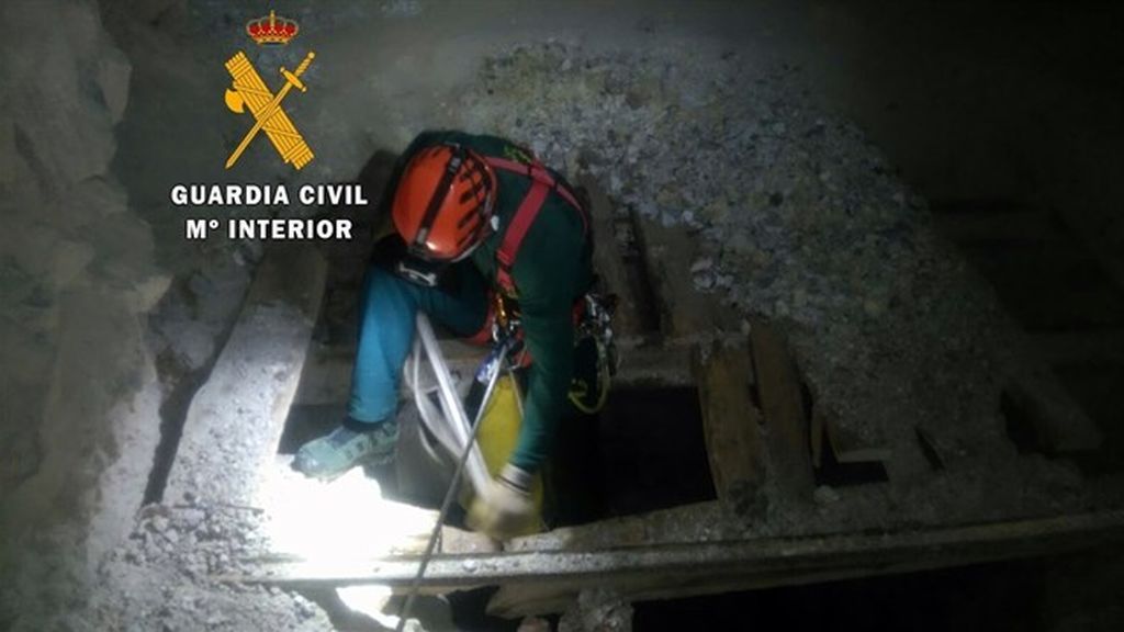 Un voluntario cae por una mina de 40 metros mientras buscaba a Gabriel
