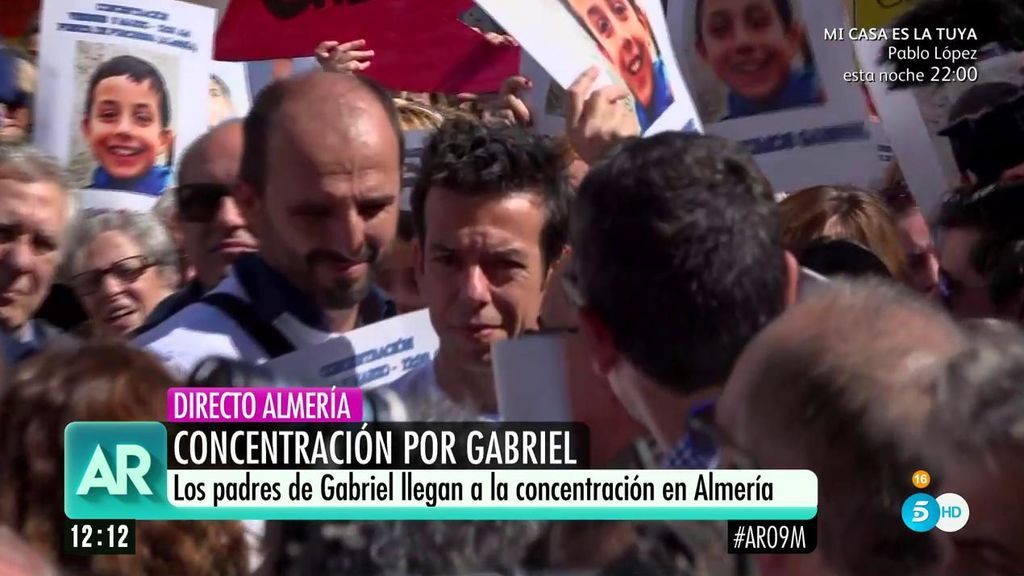 La emocionante llegada de los padres de Gabriel a la concentración en Almería