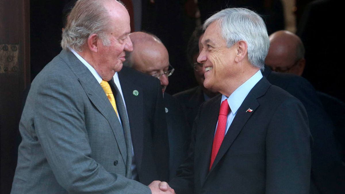 Sebastián Piñera saluda al rey Juan Carlos