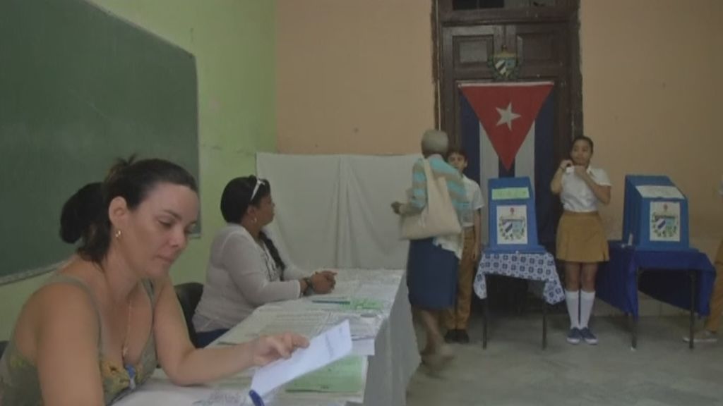 Cuba celebra una jornada electoral histórica