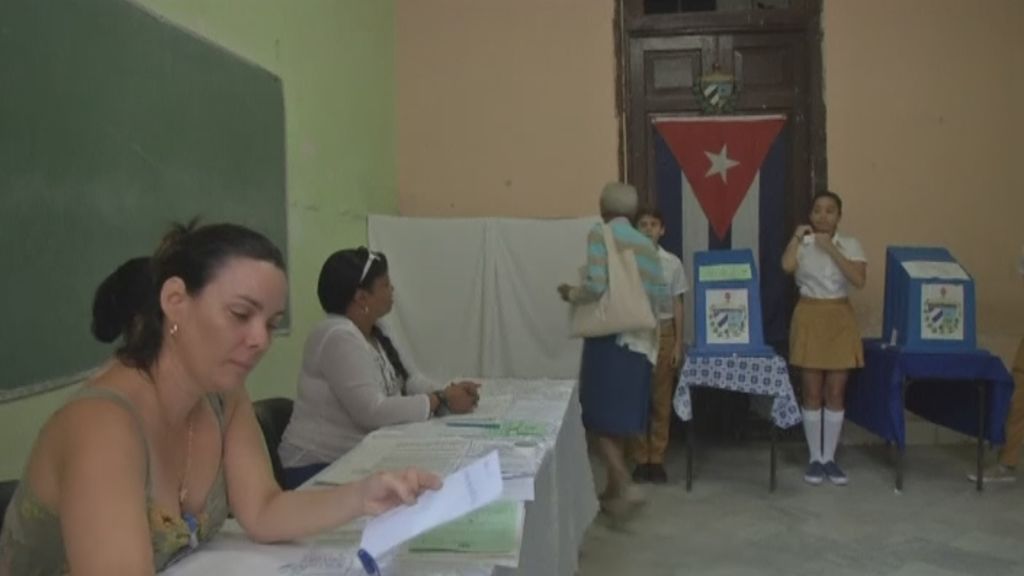 Cuba celebra una jornada electoral histórica
