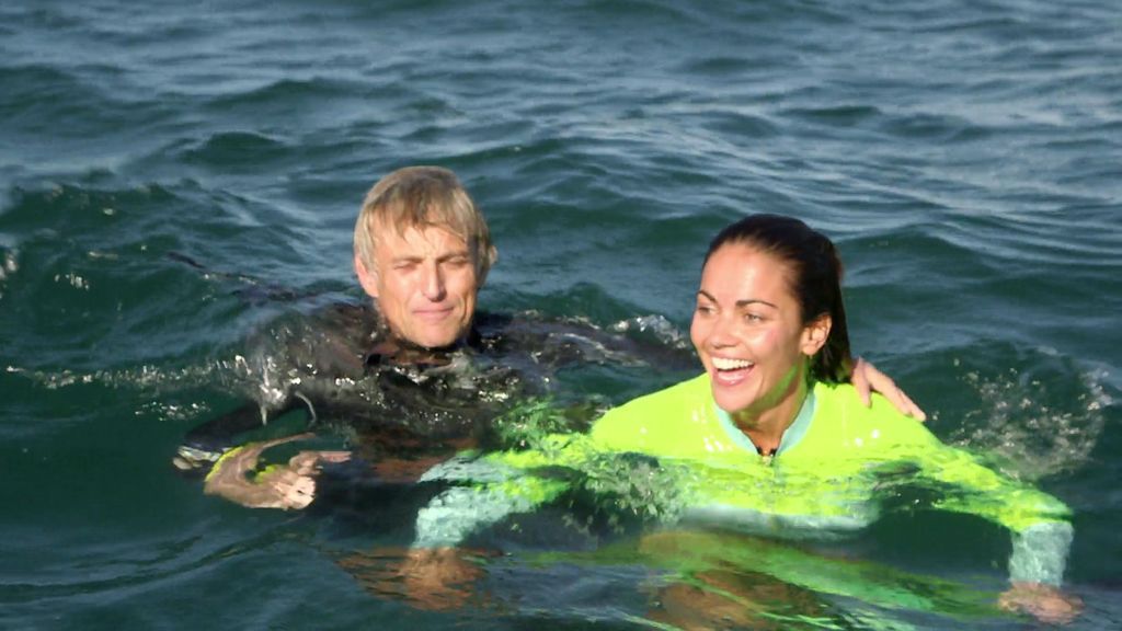 ¡Tiburón a la vista! Lara Álvarez vence su miedo a los peces nadando junto a un tiburón ballena