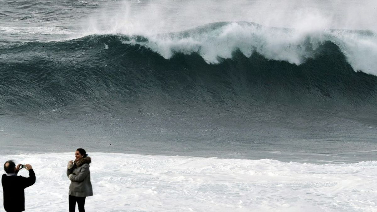 'Félix' pone en alerta roja la costa atlántica: vientos de 140 km/h