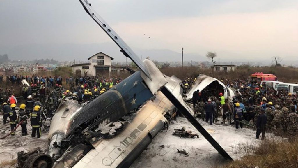 Se estrella  un avión con  67 pasajeros cuando aterrizaba en el aeropuerto de Katmandú