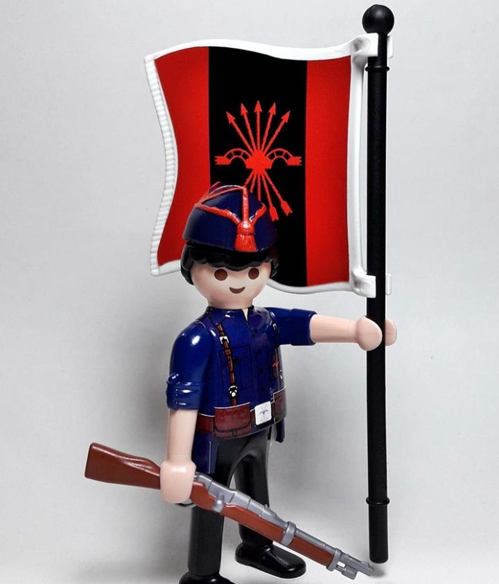 No te quedes sin jugar a salvar España con tu Playmobil falangista
