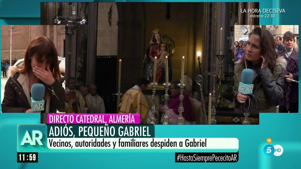 La reportera de AR rompe a llorar en una conexión en directo durante el funeral de Gabriel