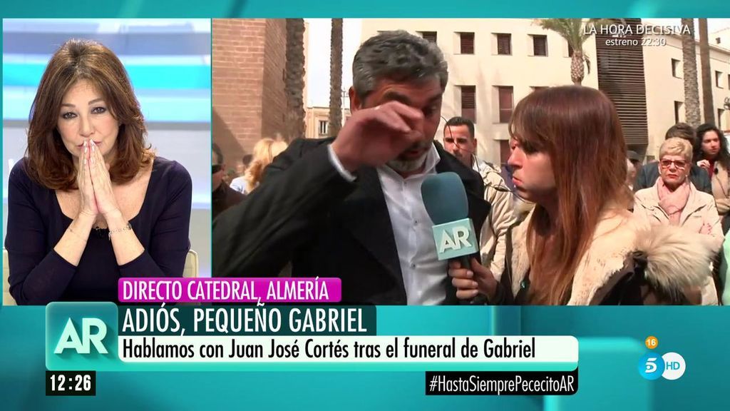 Ana Rosa intenta consolar al padre de Mari Luz Cortés, muy emocionado tras el funeral de Gabriel