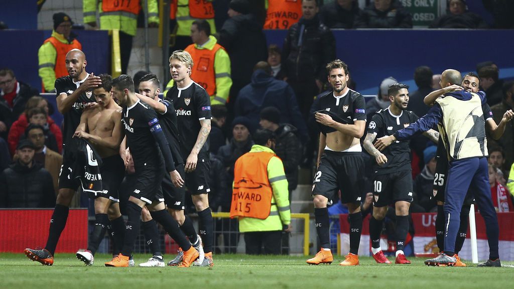 El Sevilla se acordó del Betis en plena celebración en Old Trafford y mandó un dardo envenenado