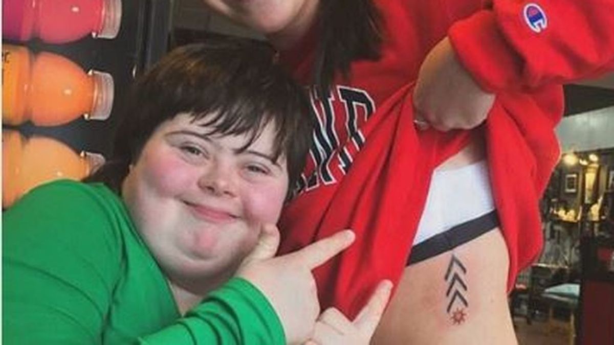 Se tatúan los tres cromosomas del Síndrome de Down para concienciar a la sociedad