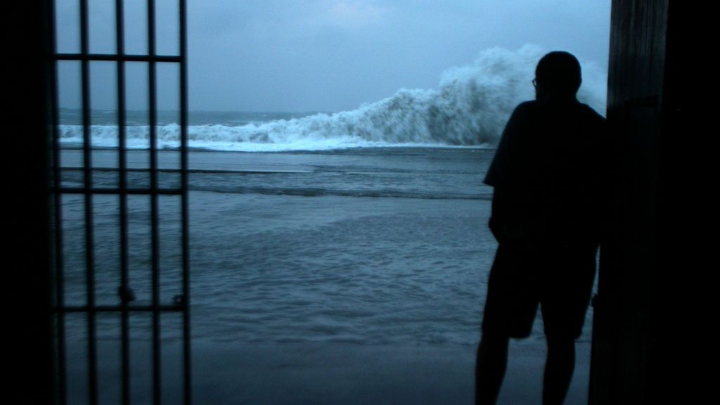 Ojo con la borrasca Gisele: consejos útiles y sencillos para protegerte del temporal en casa y por la calle