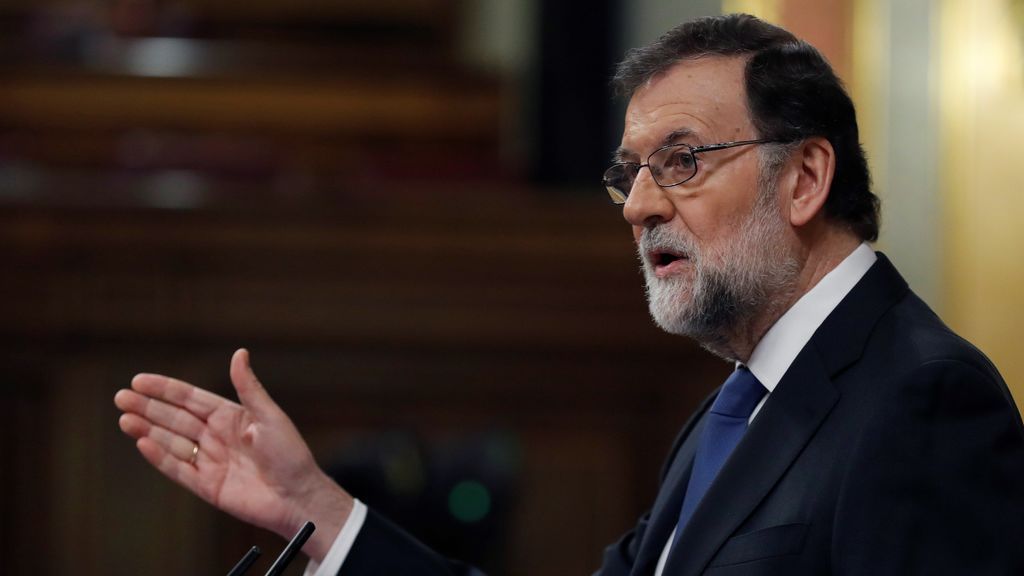 Rajoy recuerda a Gabriel antes de comenzar el debate por las pensiones en el Congreso