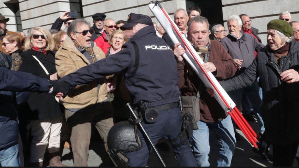 Las protestas en la calle fuerzan al Gobierno a hablar de las pensiones en el Congreso