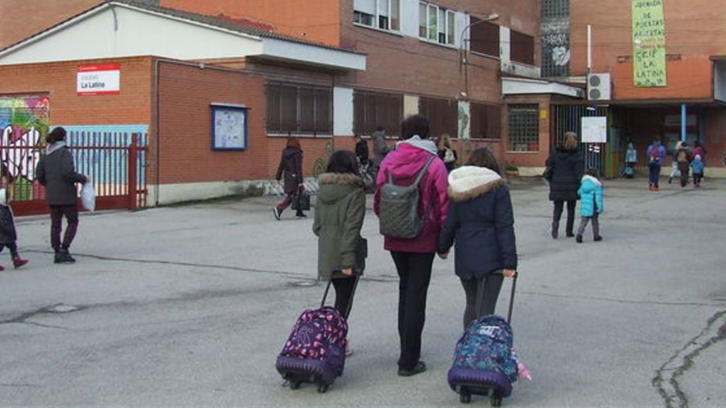 Refuerzo policial en los colegios de Madrid tras la quinta denuncia de intento de secuestro